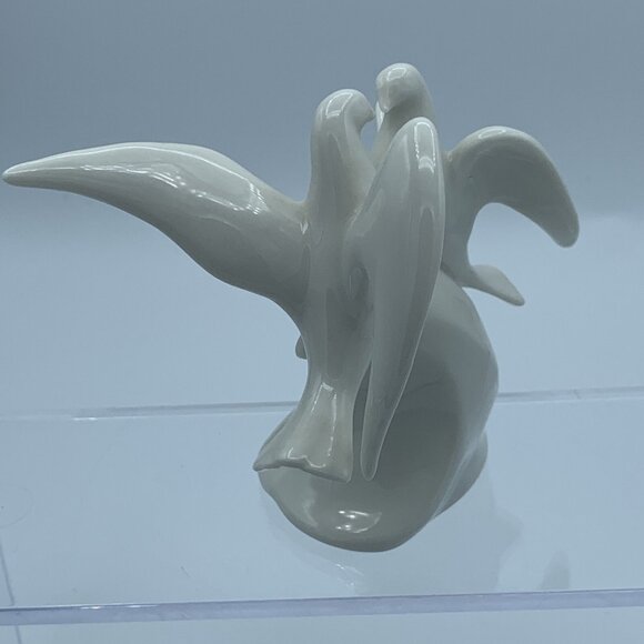 Ceramic Dove Figurine - Peaceful Design - C&R Unique Ornaments, Inc. (2001) - Picture 3 of 8